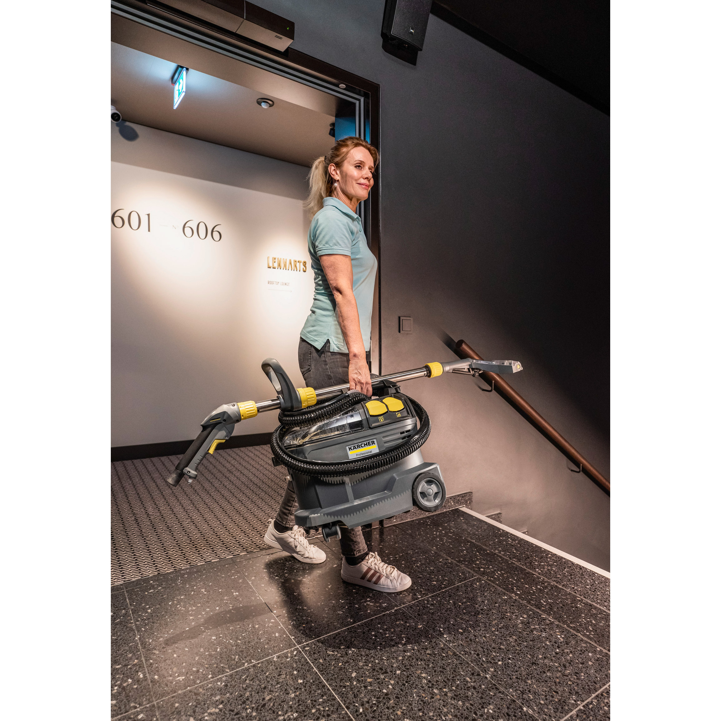 Миючий пилосос KARCHER Puzzi 8/1 Adv (1.100-241.0)