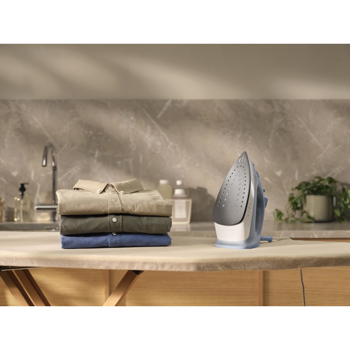 Утюг ELECTROLUX E3SI1-2DB (910004052)