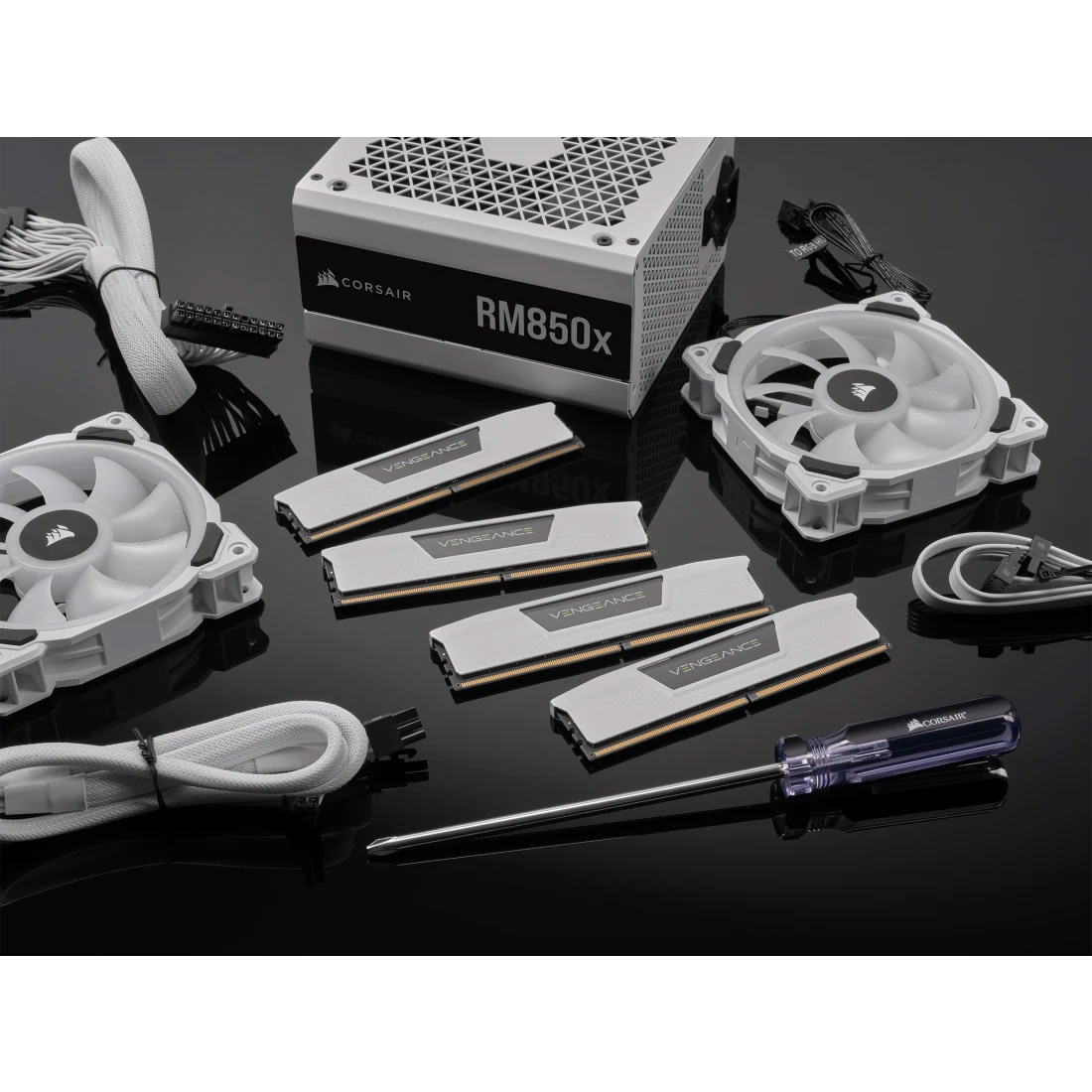 Модуль памяти CORSAIR Vengeance DDR5 6000MHz 64GB Kit 2x32GB White (CMK64GX5M2B6000Z30W)