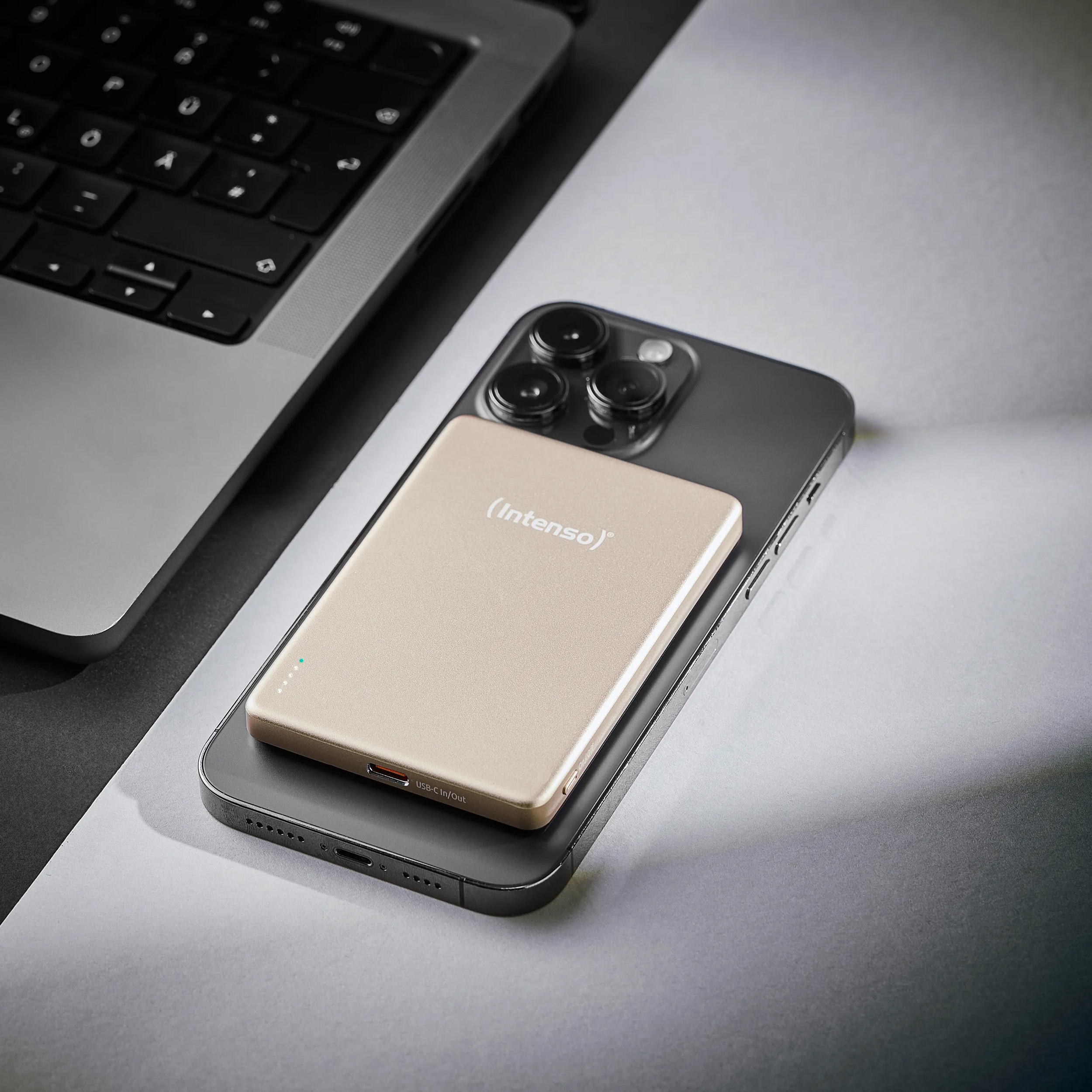 Повербанк з бездротовою зарядкою INTENSO MW5000 20W 5000mAh Champagne (7344021)
