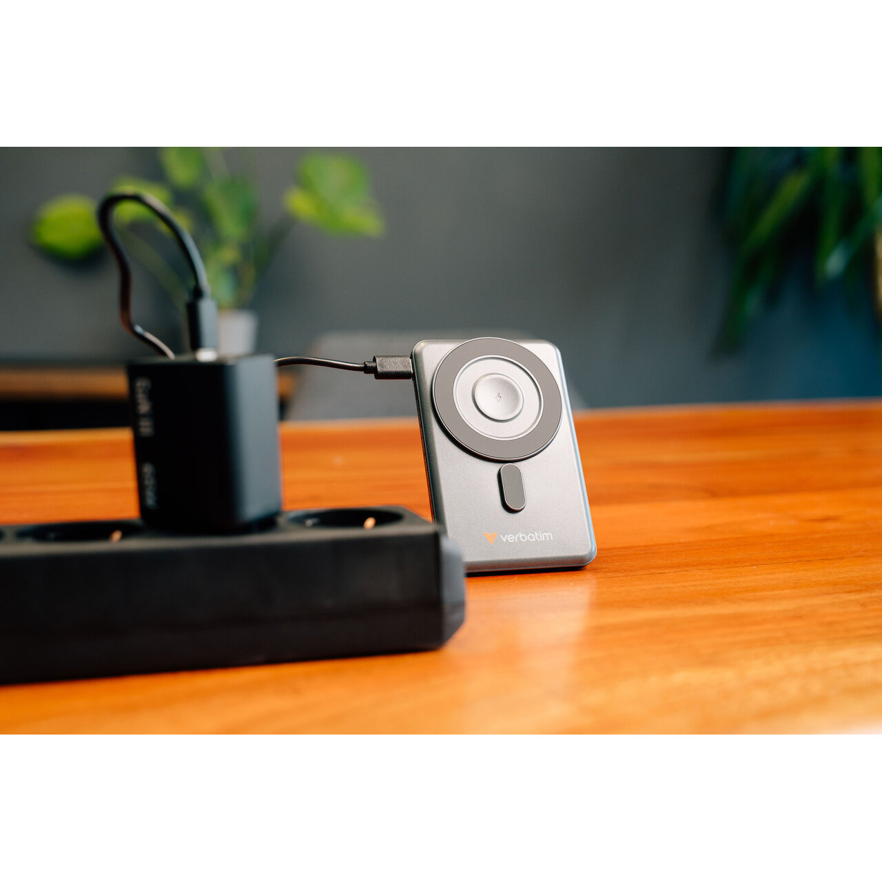 Повербанк MagSafe VERBATIM Charge 'n' Go 20W 5000mAh Gray (32251)