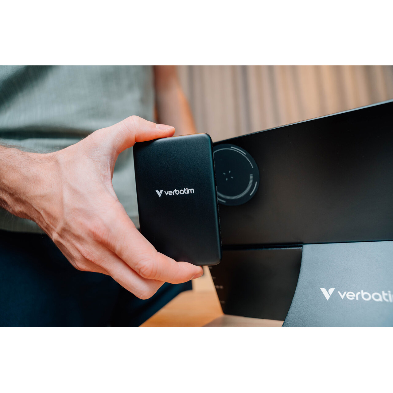 Портативний монітор 13.3" VERBATIM Portable Touch Monitor ALU 13.3"
