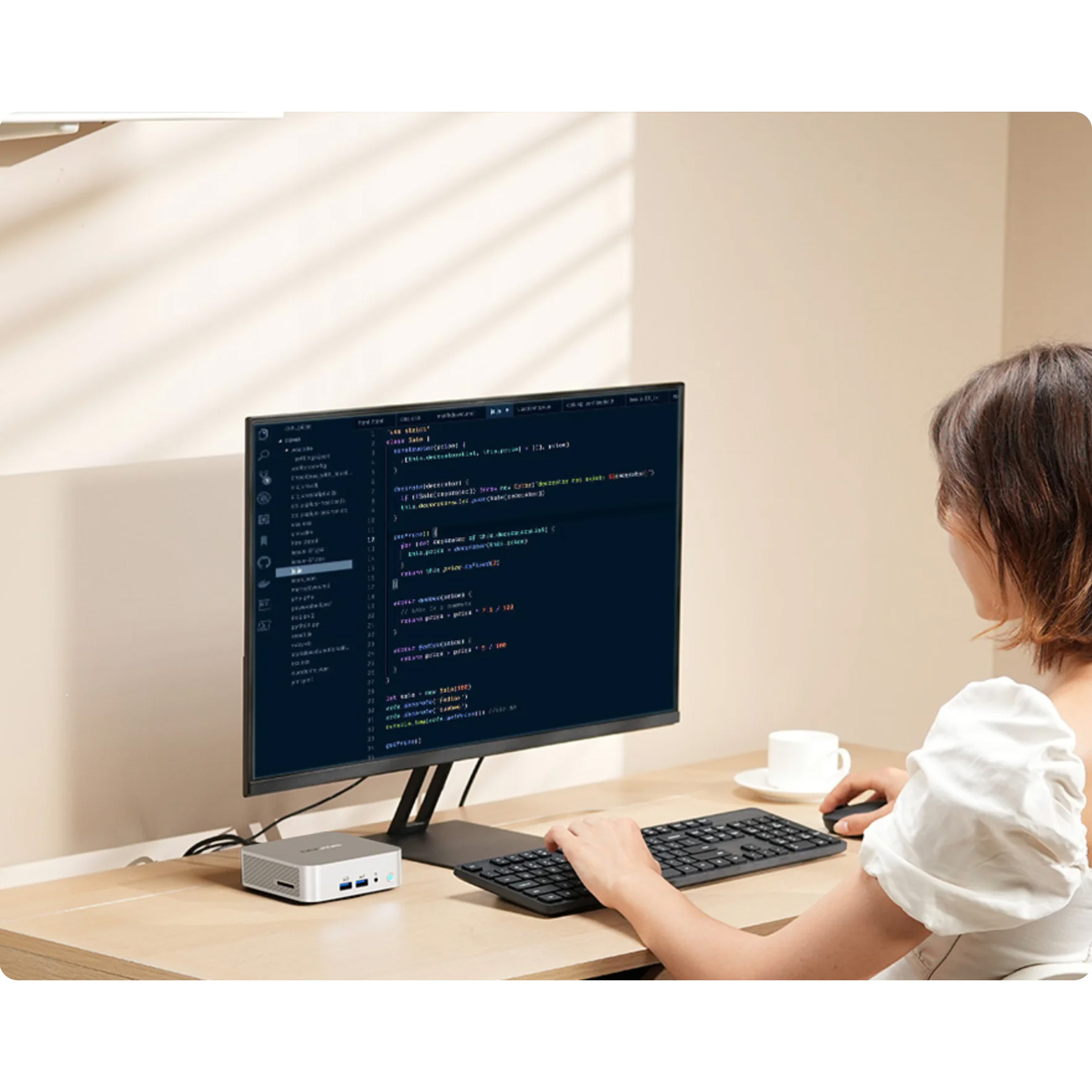 Неттоп GEEKOM A8 (R7 8745HS 3.8GHz/16GB/SSD 1TB/WF6/BT/W11P) (GMA8R78745HS-161T-EU)