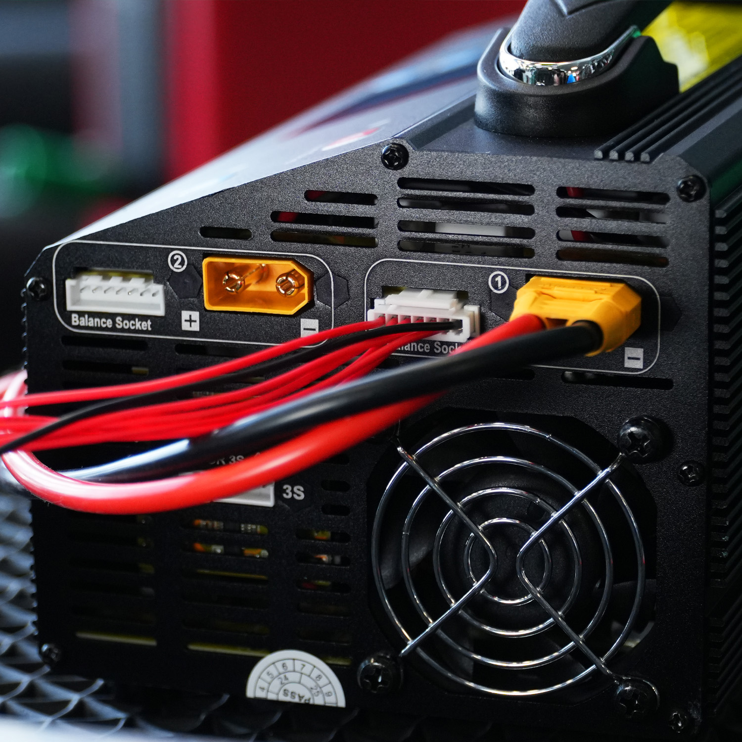 Зарядний пристрій для АКБ ULTRA POWER UP600 Plus LiPo/LiHV 24V, 25A