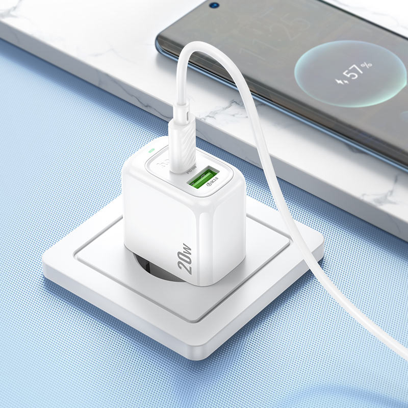 Зарядний пристрій HOCO CS54A Surplus 1xUSB-A, 1xUSB-C, PD20W, QC3.0 White w/Type-C cable (6942007631532)