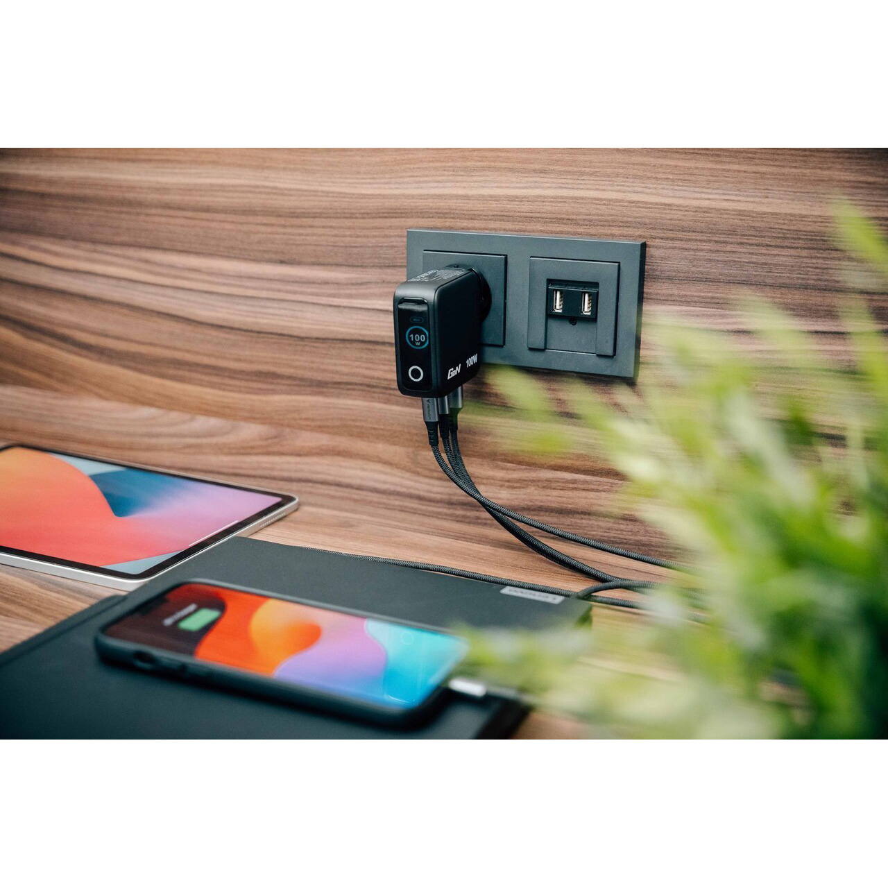 Зарядний пристрій VERBATIM Mini GaN 100W 2xUSB-C, 1xUSB-A, PD3.0, QC3.0 Black