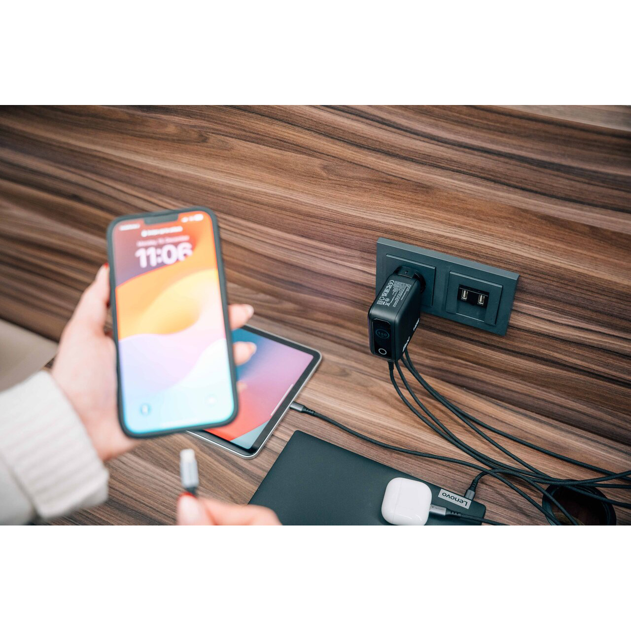Зарядний пристрій VERBATIM Mini GaN 140W 3xUSB-C, 1xUSB-A, PD3.0, QC3.0 Black