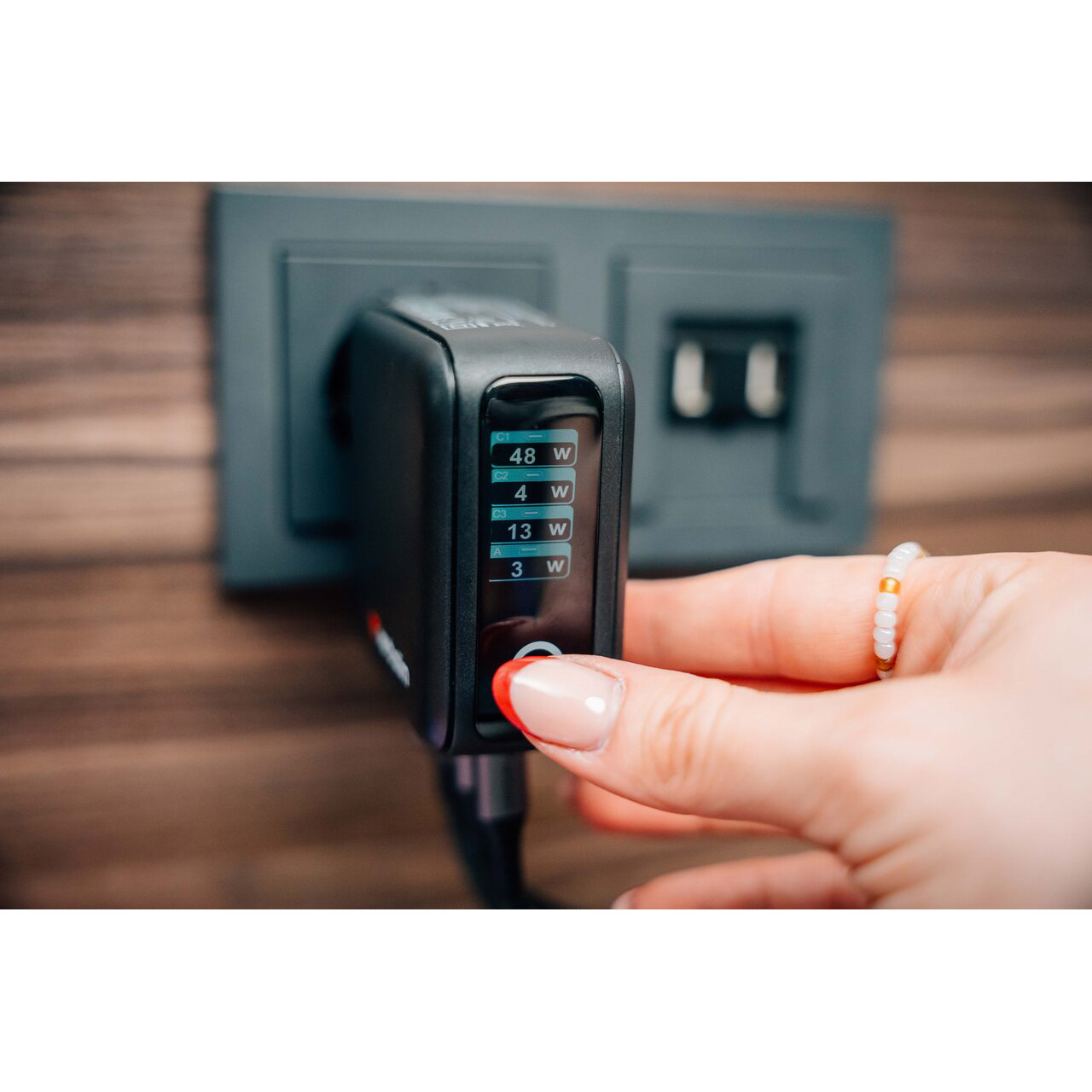 Зарядний пристрій VERBATIM Mini GaN 140W 3xUSB-C, 1xUSB-A, PD3.0, QC3.0 Black