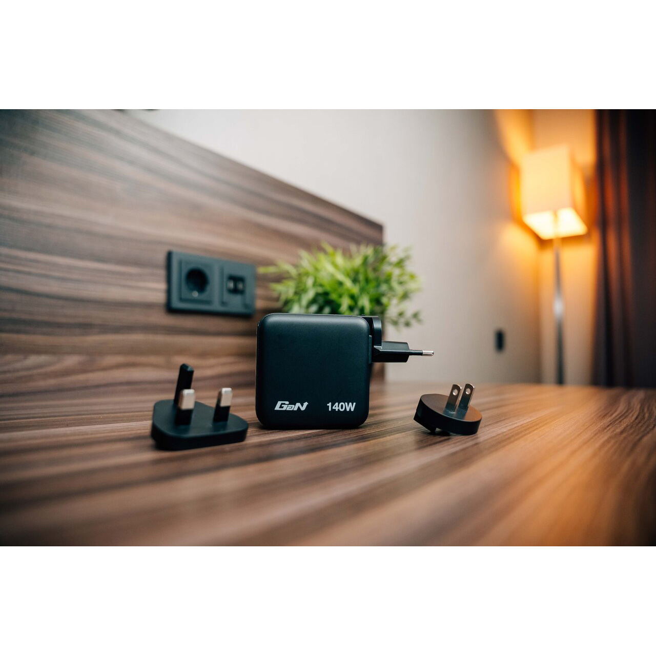 Зарядний пристрій VERBATIM Mini GaN 140W 3xUSB-C, 1xUSB-A, PD3.0, QC3.0 Black