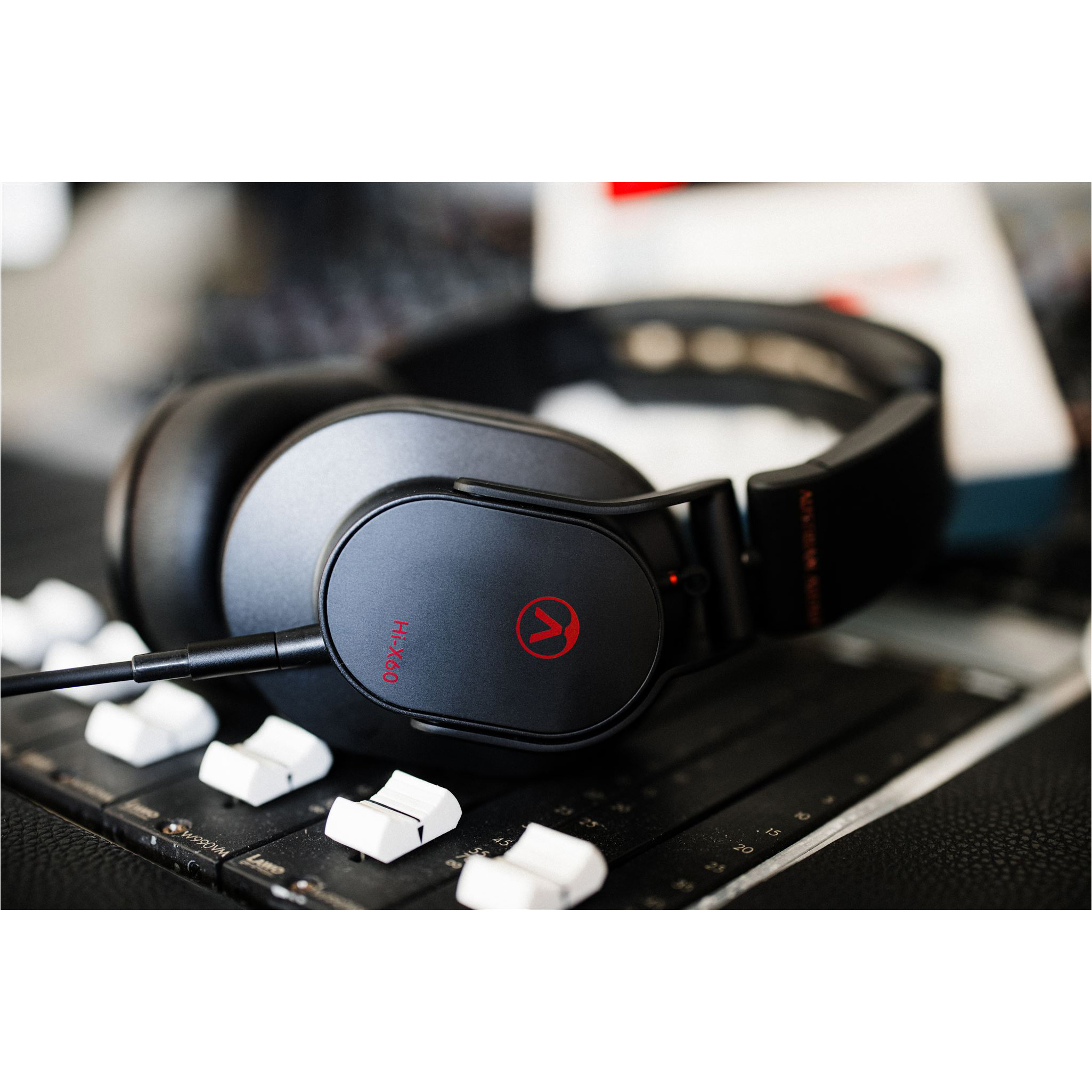 Наушники AUSTRIAN AUDIO Hi-X60