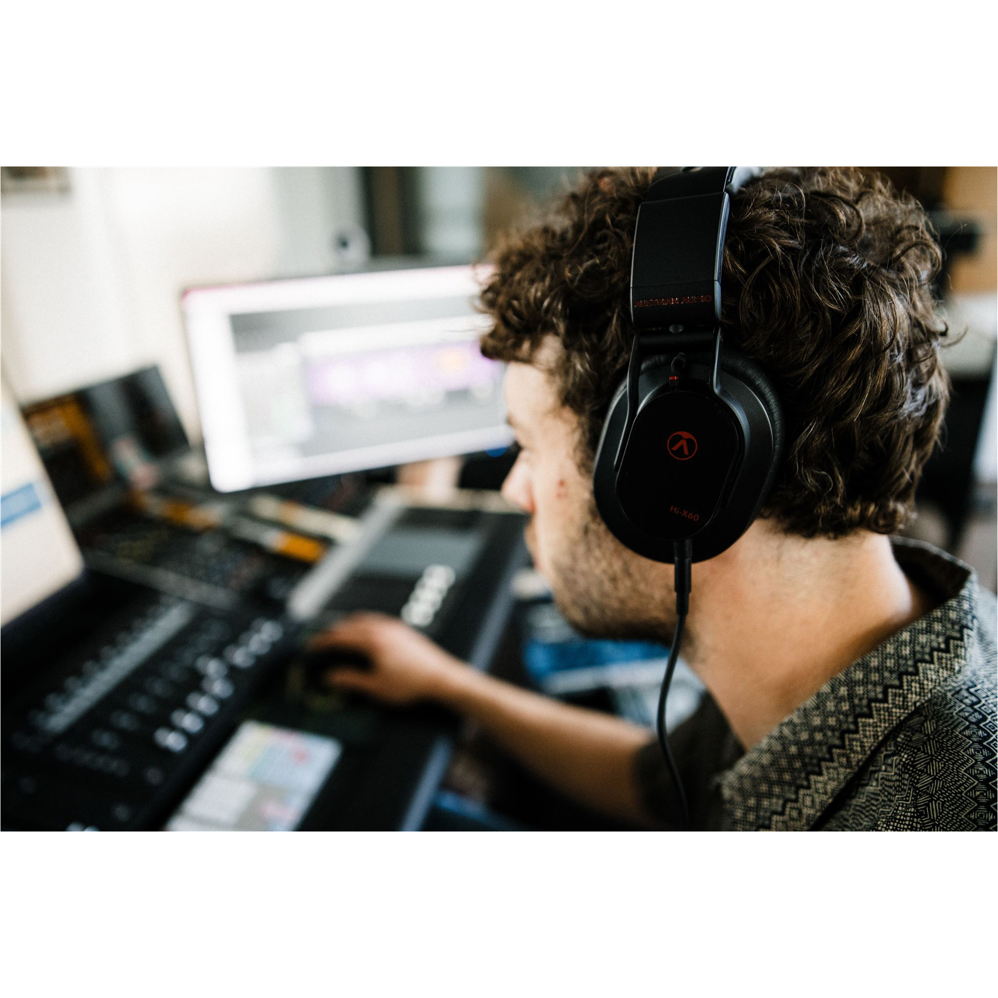 Наушники AUSTRIAN AUDIO Hi-X60
