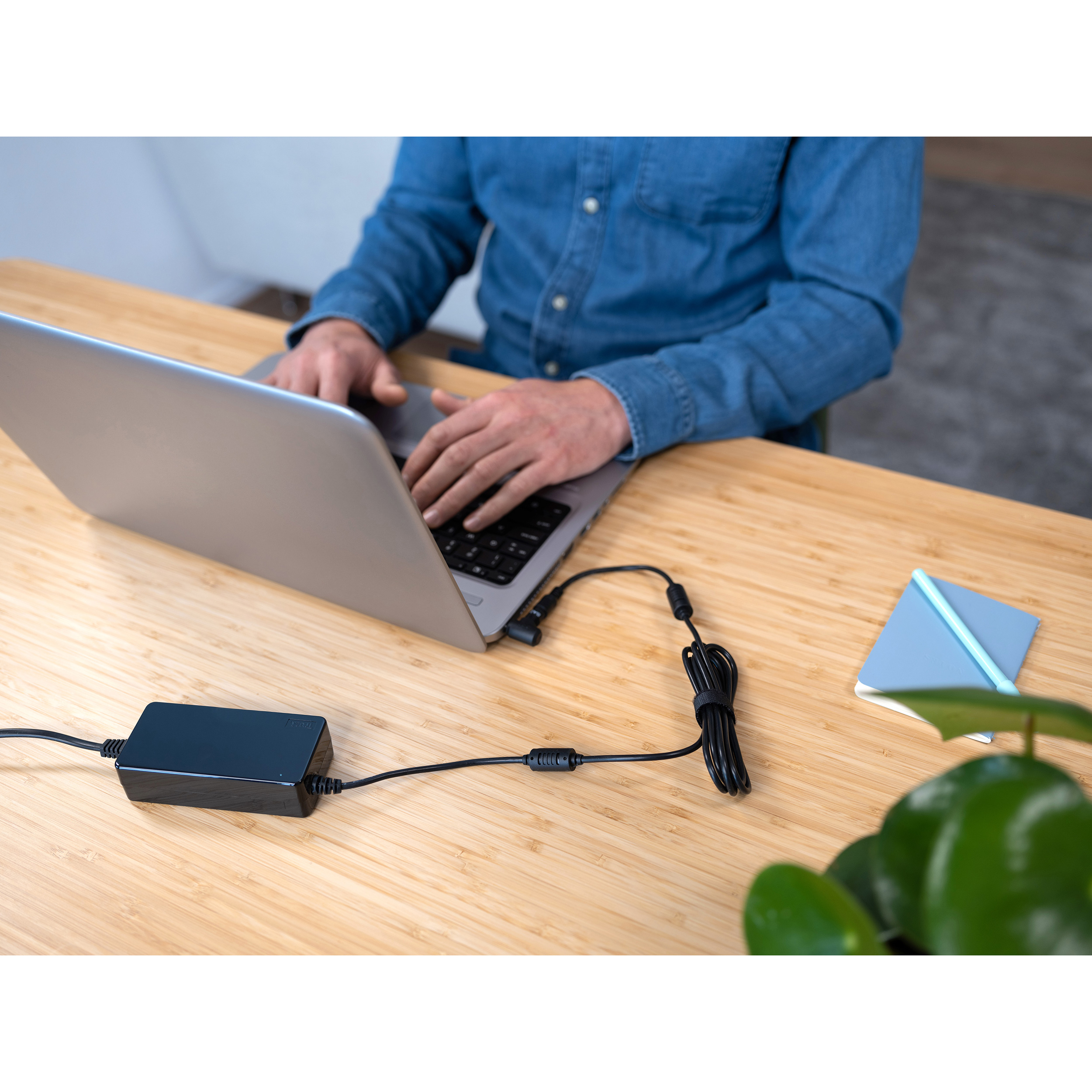 Блок питания универсальный TRUST Primo 19V Universal Laptop Charger 70W (22141)