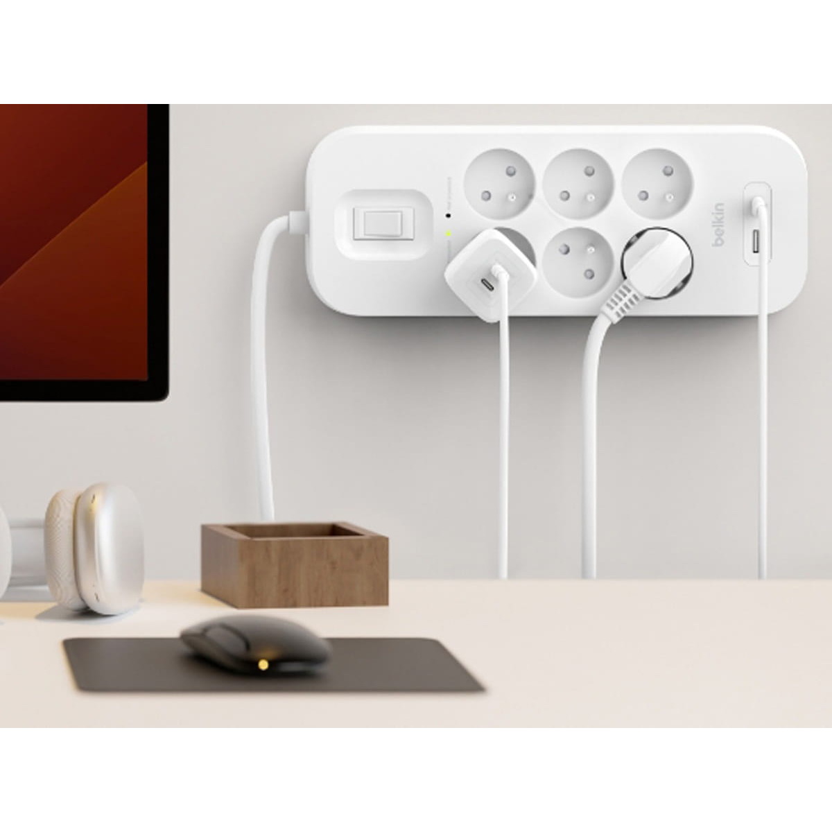 Мережевий фільтр BELKIN SRB002 White, 6 розеток, 1xUSB-C, 1xUSB, 2м (SRB002CA2M)