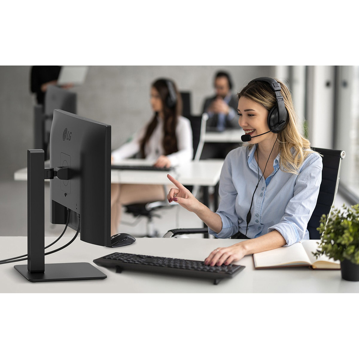 Монитор 27" LG 27BA65QB-B