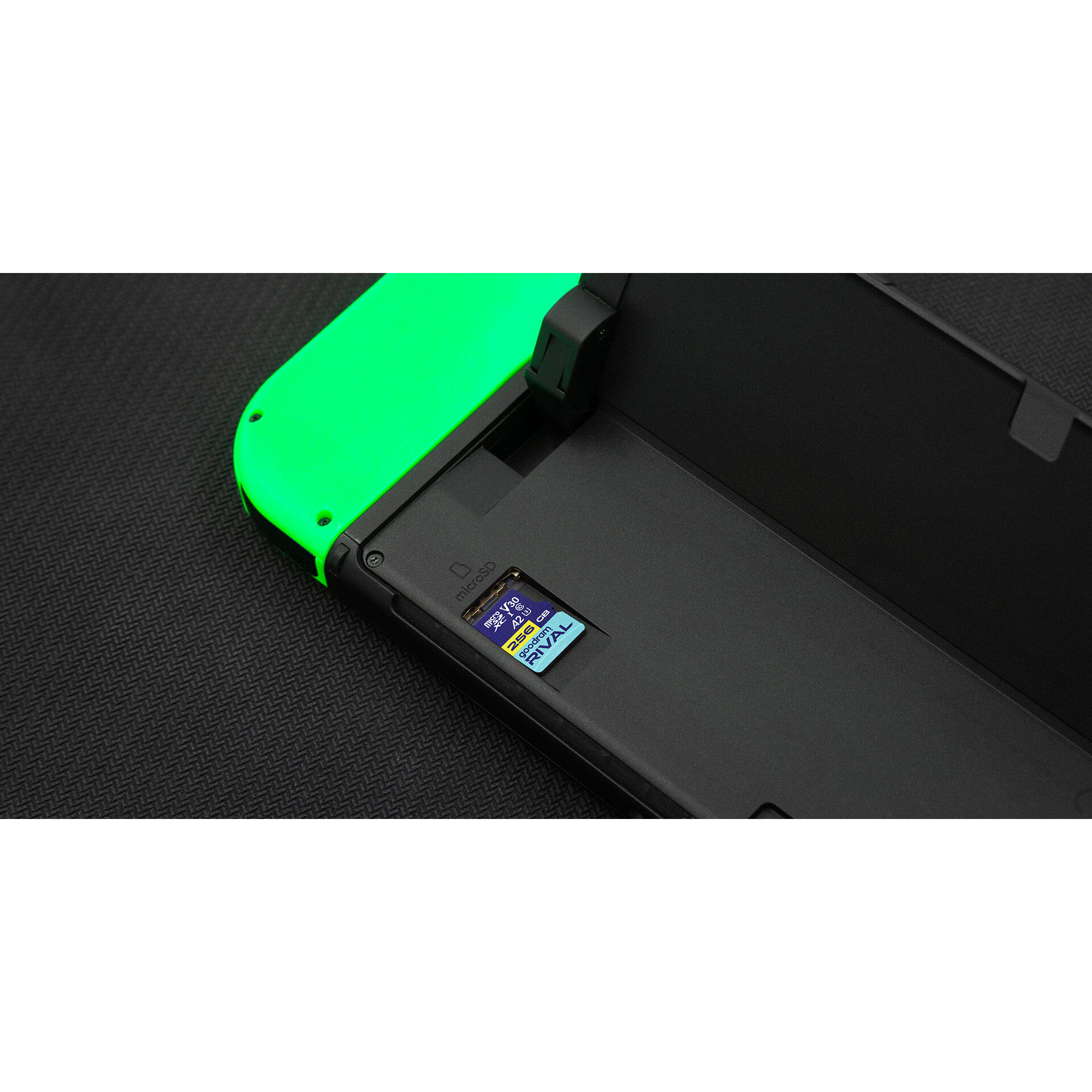 Карта памяти GOODRAM microSDXC Rival M2AA 256GB UHS-I U3 V30 A2 Class 10 + SD-adapter (GGSM2AA-2560R12)