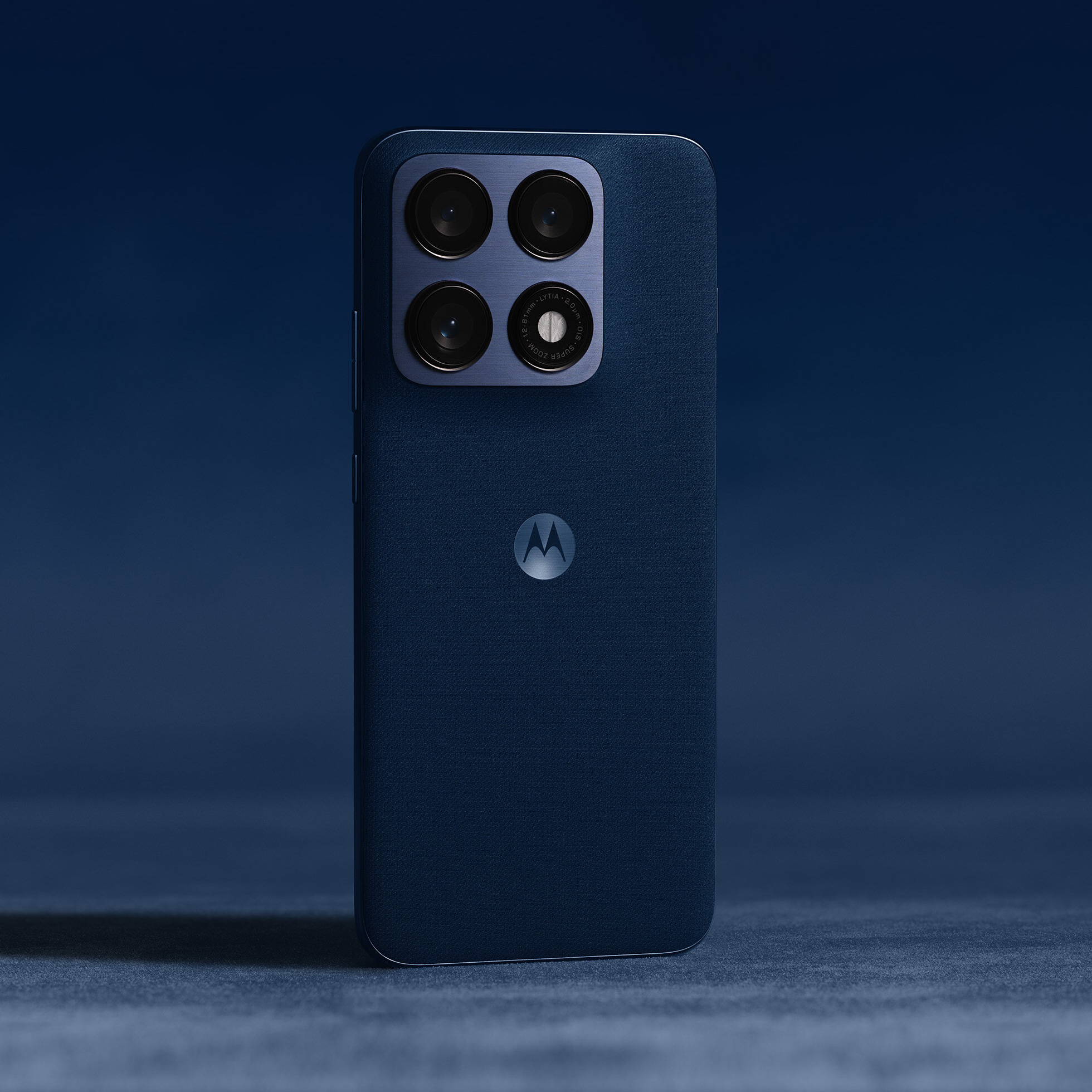 Смартфон MOTOROLA Edge 70 Pro 8/256GB Titan (PBC20087RS)