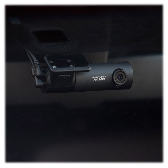 Автомобильный видеорегистратор с камерой заднего вида BLACKVUE DR590W-2CH