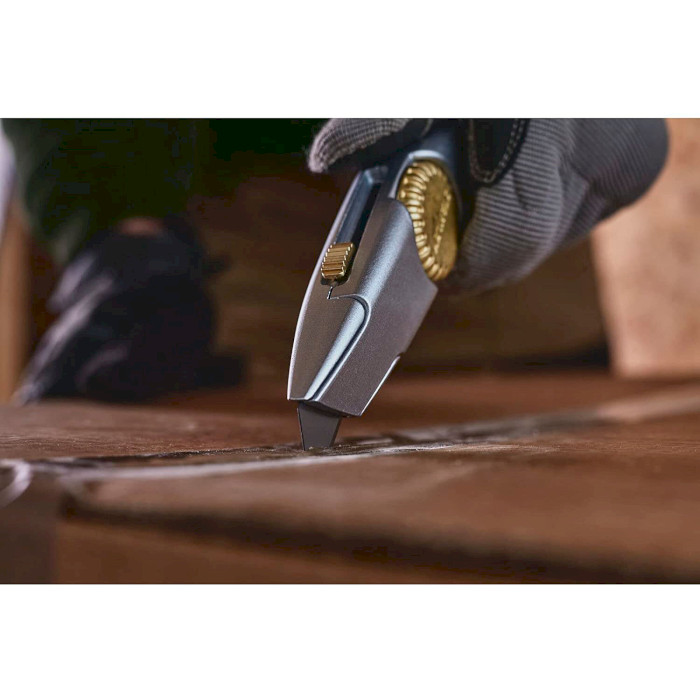 Нож для отделочных работ с выдвижным лезвием STANLEY "Titan" RB (2-10-122)