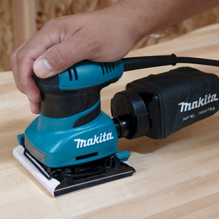 Вибрационная шлифмашина MAKITA BO4555