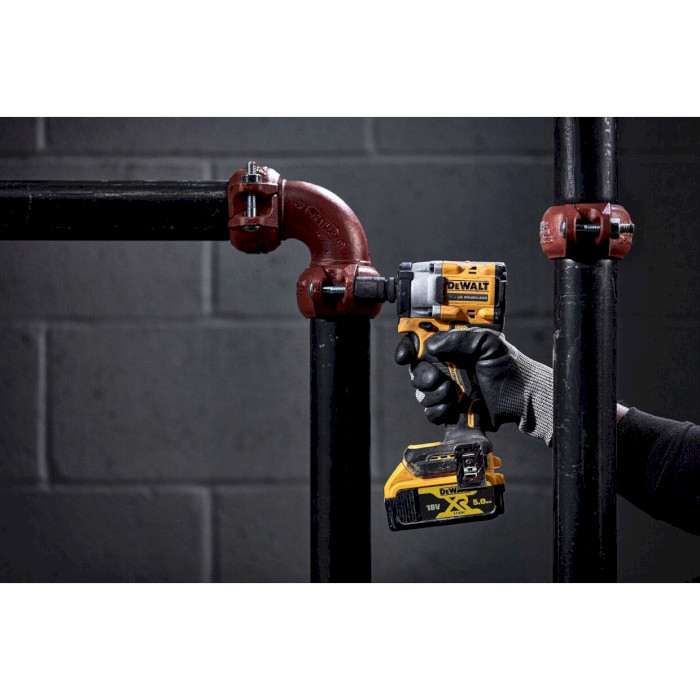 Аккумуляторный гайковёрт DEWALT DCF921D2T