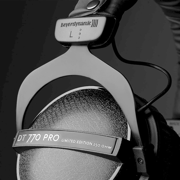 Наушники BEYERDYNAMIC DT 770 Pro Black Edition 250 ohms (718718)