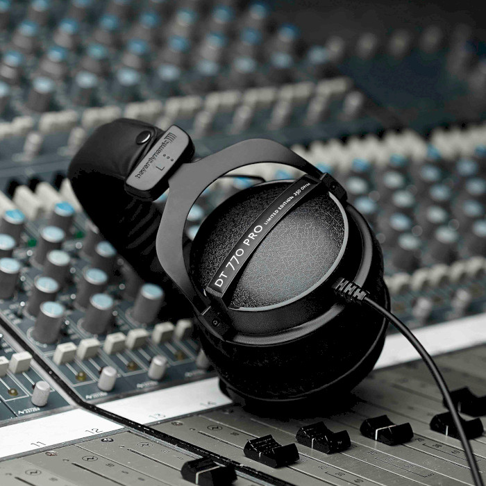 Наушники BEYERDYNAMIC DT 770 Pro Black Edition 250 ohms (718718)