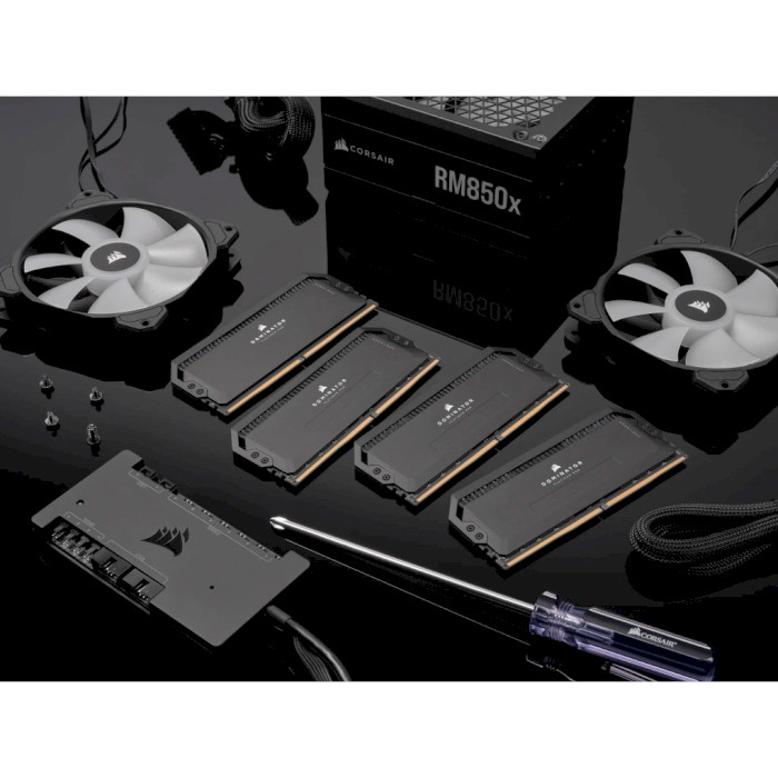 Модуль пам'яті CORSAIR Dominator Platinum RGB Black DDR5 6000MHz 64GB Kit 2x32GB (CMT64GX5M2B6000C30)