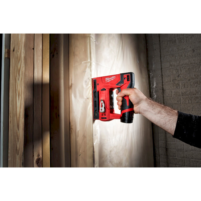 Аккумуляторный степлер MILWAUKEE M12 BST-202X