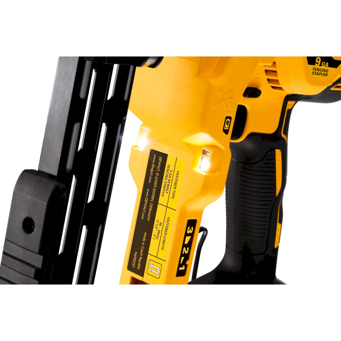 Аккумуляторный степлер DeWALT DCFS950P2