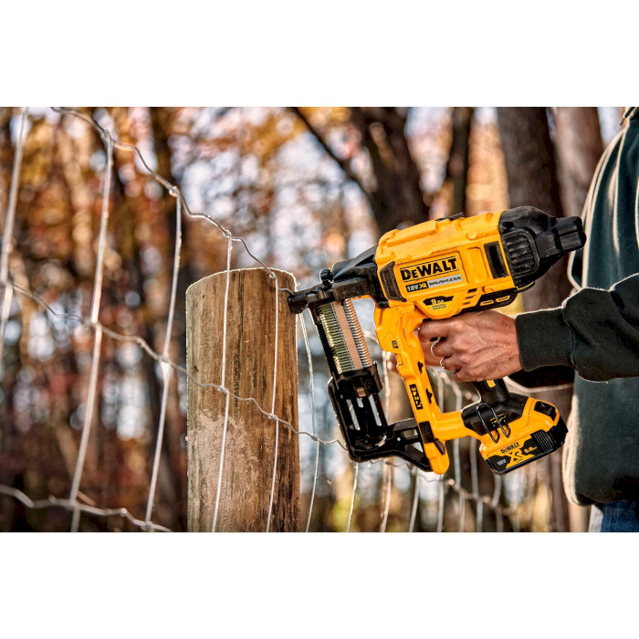 Акумуляторний степлер DeWALT DCFS950P2