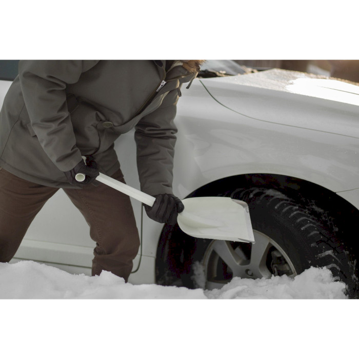 Автомобильная лопата FISKARS SnowXpert 63см (1019347)