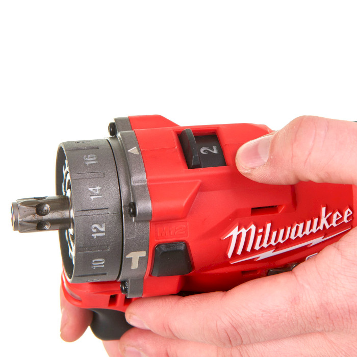 Аккумуляторная дрель-шуруповёрт MILWAUKEE M12 FPDX-202X (4933464136)