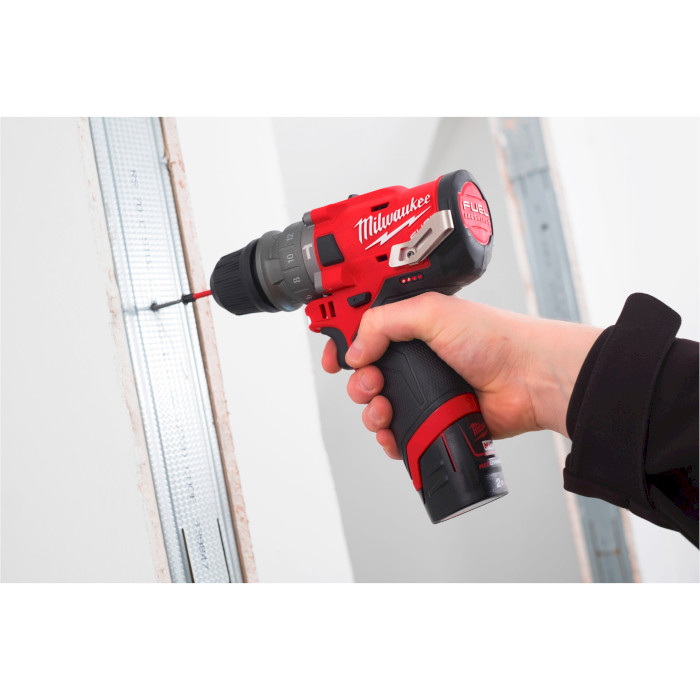 Аккумуляторная дрель-шуруповёрт MILWAUKEE M12 FPDX-202X (4933464136)