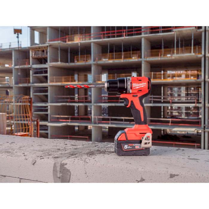 Аккумуляторная дрель-шуруповёрт MILWAUKEE M18 BLPDRC-422C (4933492825)