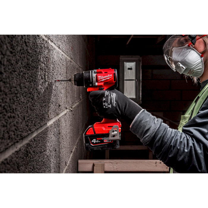 Аккумуляторная дрель-шуруповёрт MILWAUKEE M18 BLPDRC-422C (4933492825)