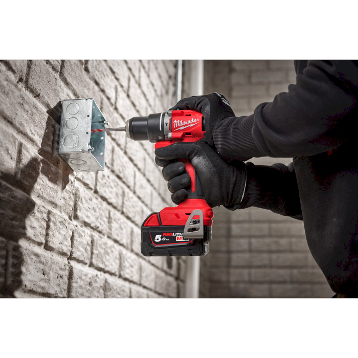 Акумуляторний дриль-шурупокрут MILWAUKEE M18 BLPDRC-202C (4933492822)