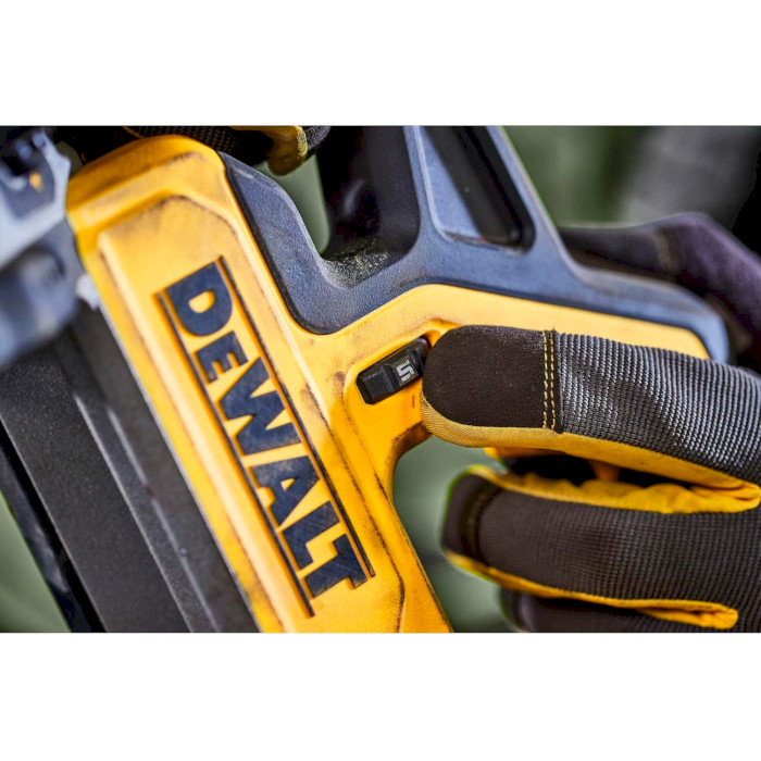 Пила ленточная аккумуляторная DeWALT DCS378N