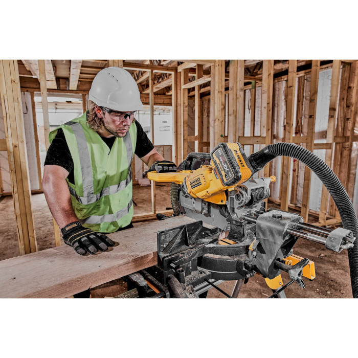 Аккумуляторная торцовочная пила DeWALT DCS781N