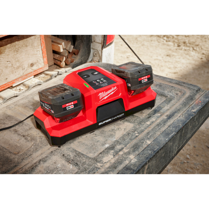 Зарядное устройство 2-слотовое MILWAUKEE M18 DBSC (4932492531)