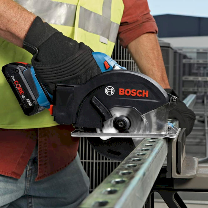 Аккумуляторная дисковая пила BOSCH GKM 18V-50 Professional (0.601.6B8.002)