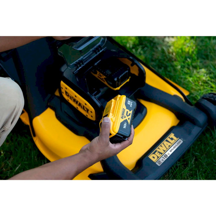 Газонокосарка акумуляторна DeWALT DCMWP134W2