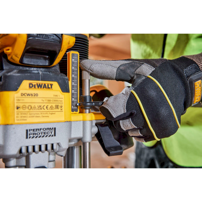 Фрезер вертикальный DeWALT DCW620NT