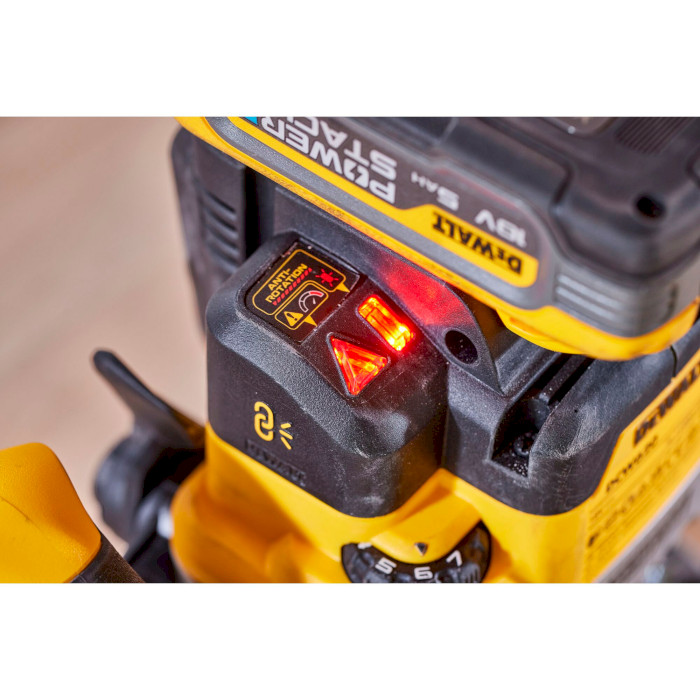 Фрезер вертикальный DeWALT DCW620NT