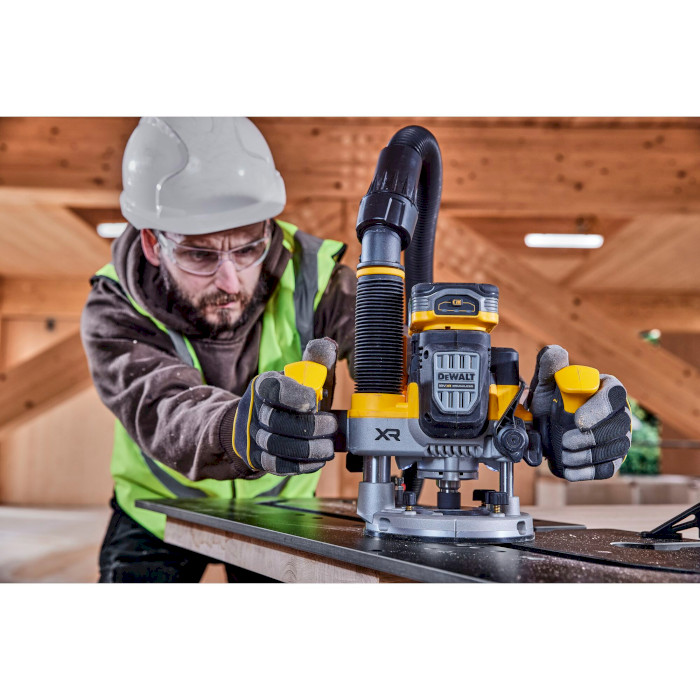 Фрезер вертикальный DeWALT DCW620NT