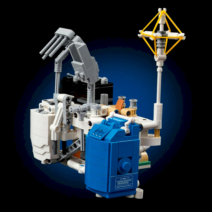 Конструктор LEGO Technic Луноход NASA Apollo 1913дет. (42182)