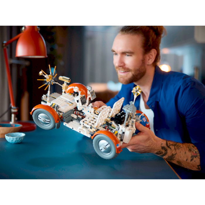 Конструктор LEGO Technic Луноход NASA Apollo 1913дет. (42182)