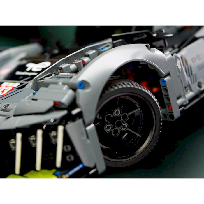 Конструктор LEGO Technic Peugeot 9X8 24H Le Mans Hybrid Hypercar 1775дет. (42156)