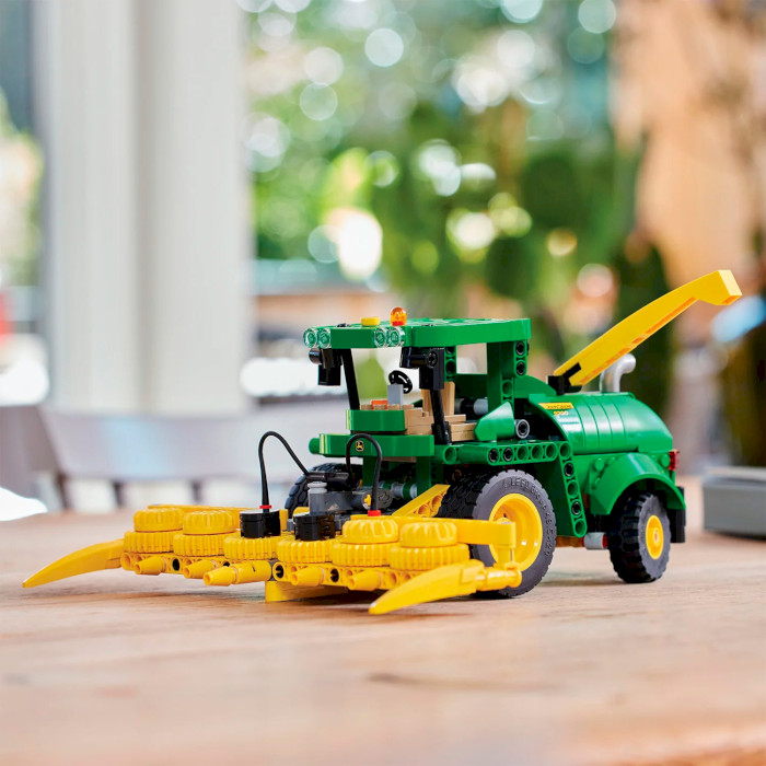 Конструктор LEGO Technic Кормоуборочный комбайн John Deere 9700 559дет. (42168)