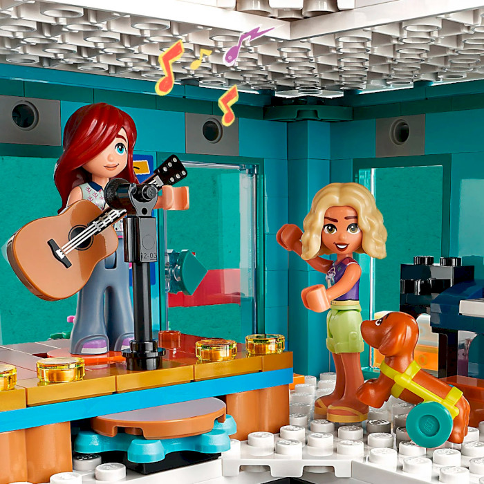 Конструктор LEGO Friends Хартлейк-Сити. Общественный центр 1513дет. (41748)