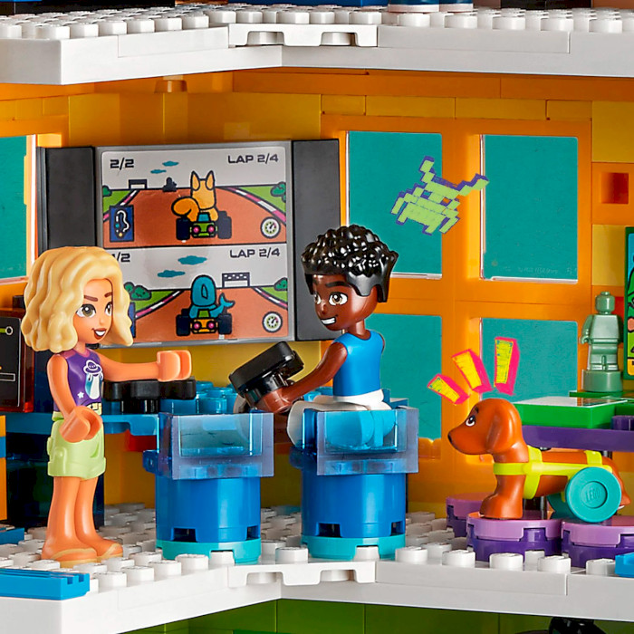 Конструктор LEGO Friends Хартлейк-Сити. Общественный центр 1513дет. (41748)